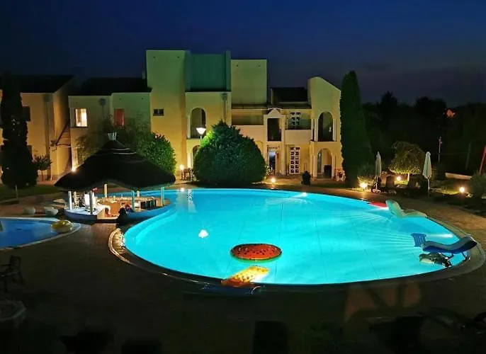 Phoenix Apartment *